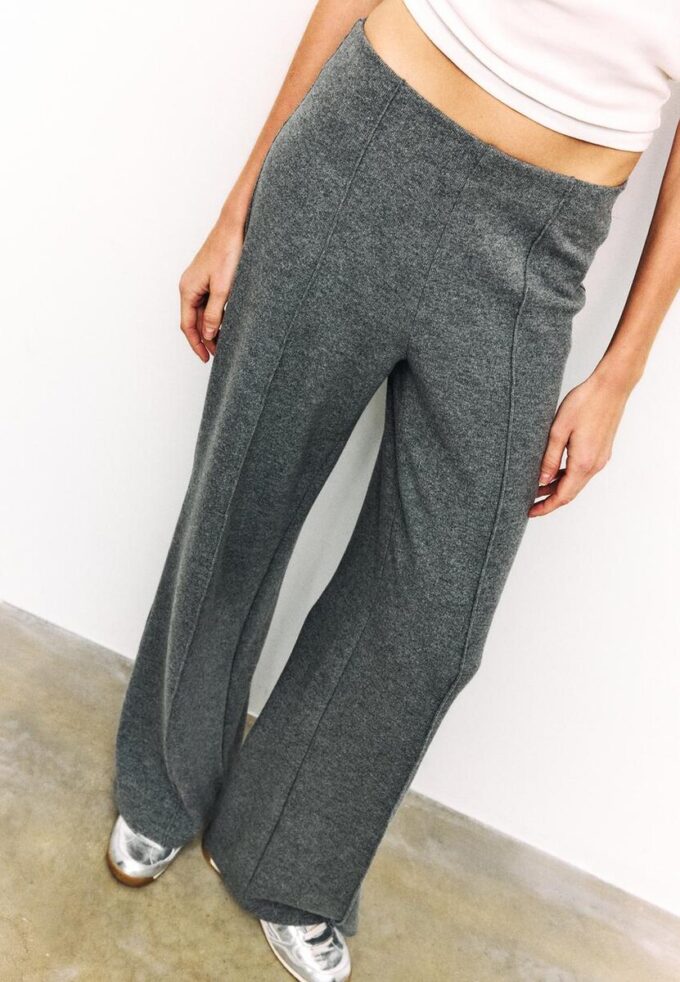 Pantalones de punto con detalle de costura