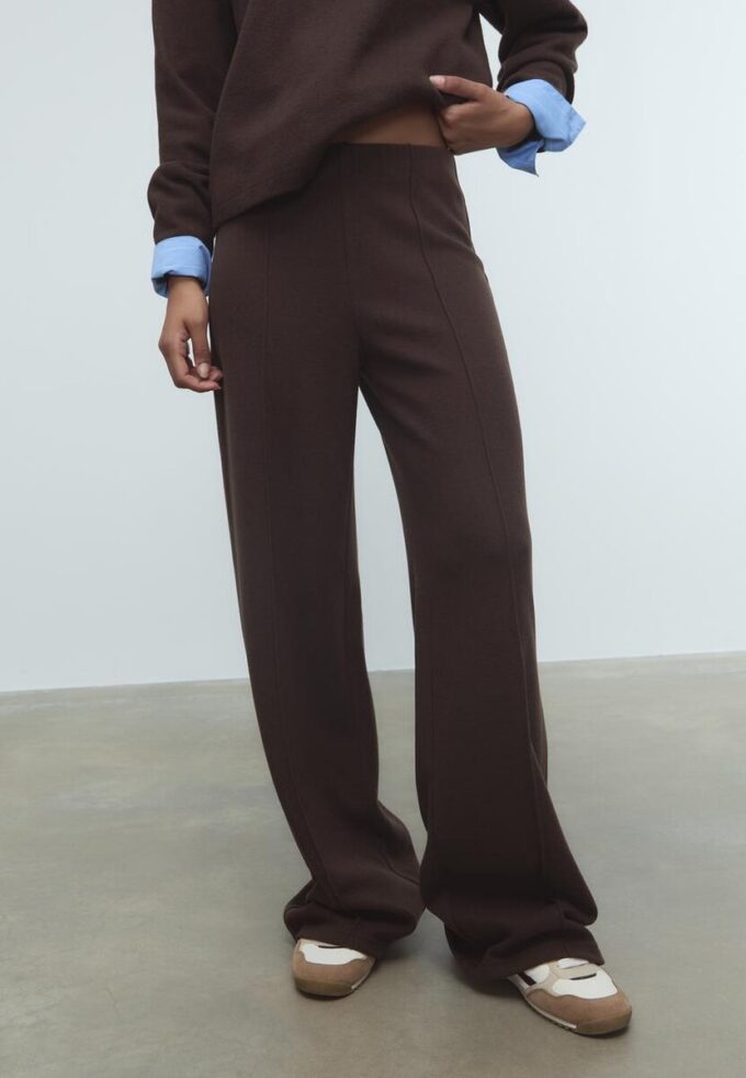 Pantalones de punto con detalle de costura Pantalones de punto con detalle de costura