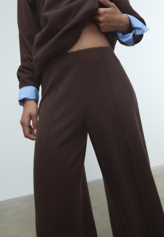 Pantalones de punto con detalle de costura Pantalones de punto con detalle de costura