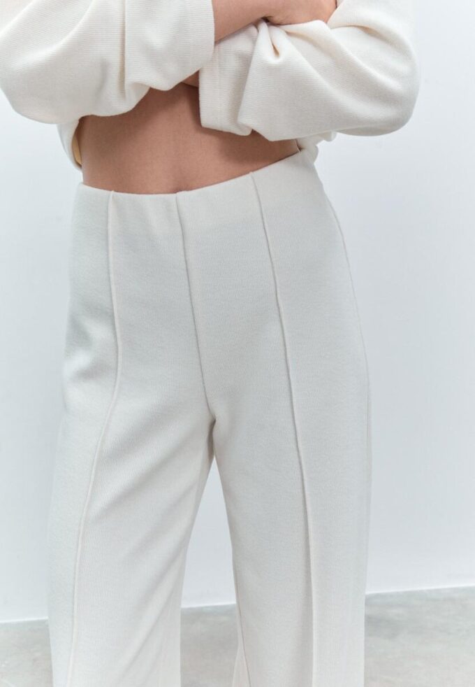 Pantalones de punto con detalle de costura Pantalones de punto con detalle de costura