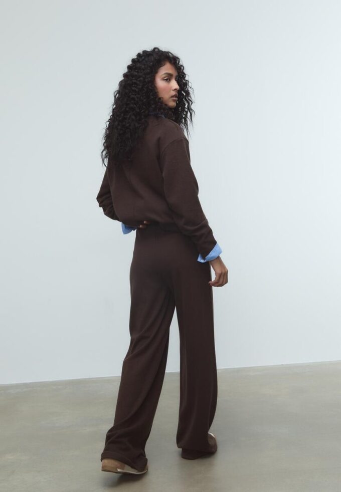 Pantalones de punto con detalle de costura Pantalones de punto con detalle de costura