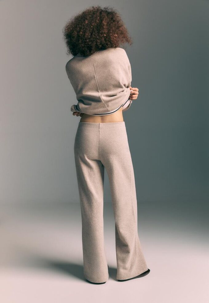 Pantalones de punto con detalle de costura Pantalones de punto con detalle de costura
