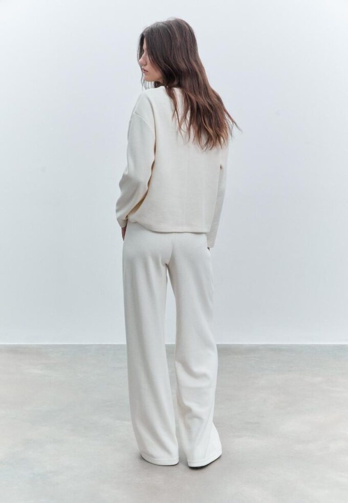 Pantalones de punto con detalle de costura Pantalones de punto con detalle de costura
