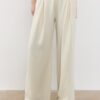 Pantalones de satén con detalle de cadena Pantalones de satén con detalle de cadena