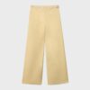 Pantalones de satén con detalle de cadena Pantalones de satén con detalle de cadena
