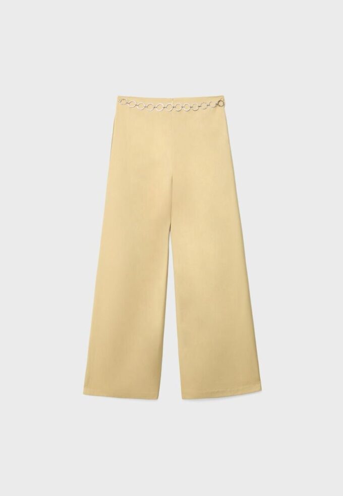 Pantalones de satén con detalle de cadena Pantalones de satén con detalle de cadena
