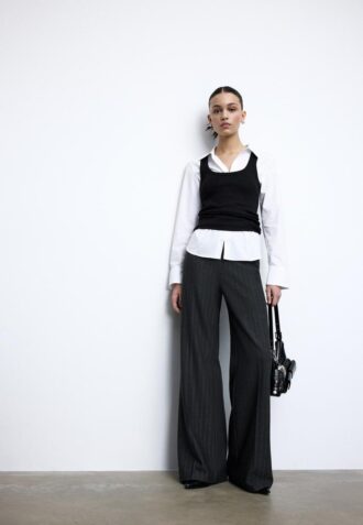 Pantalones elegantes de corte holgado