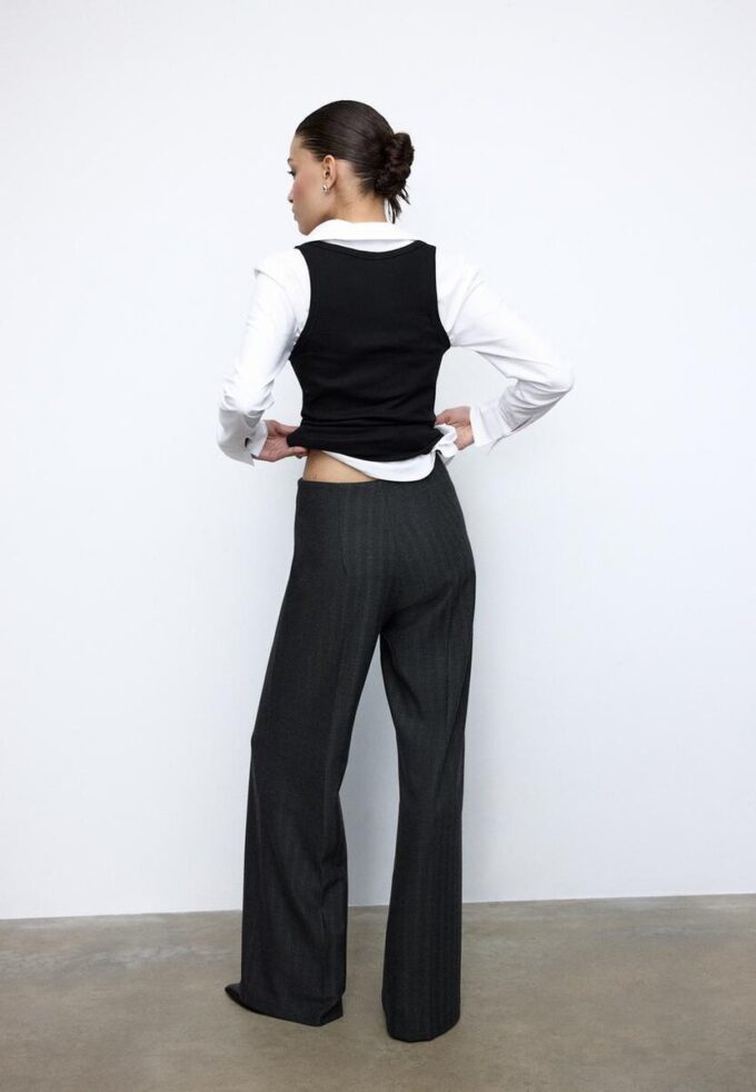 Pantalones elegantes de corte holgado Pantalones elegantes de corte holgado