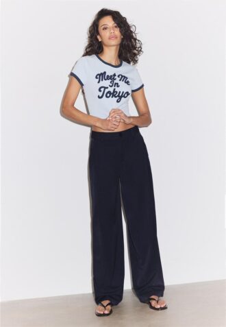 Pantalones elegantes de corte recto con pinzas Pantalones elegantes de corte recto con pinzas