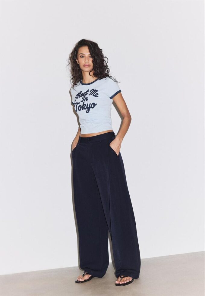 Pantalones elegantes de corte recto con pinzas Pantalones elegantes de corte recto con pinzas
