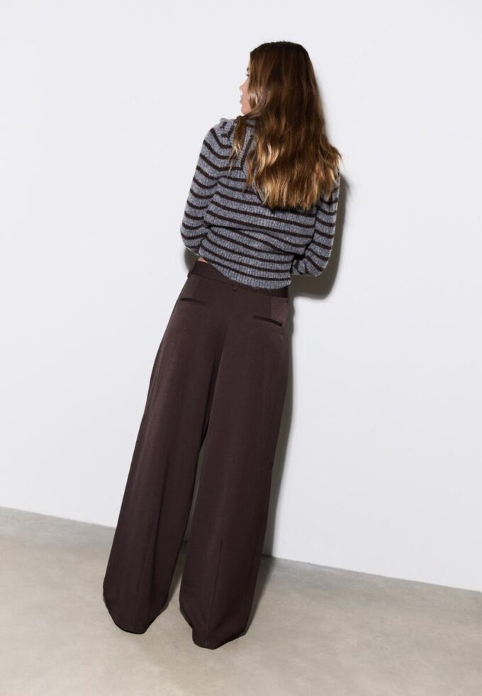Pantalones elegantes de corte recto con pinzas