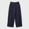 Pantalones elegantes de corte recto con pinzas Pantalones elegantes de corte recto con pinzas