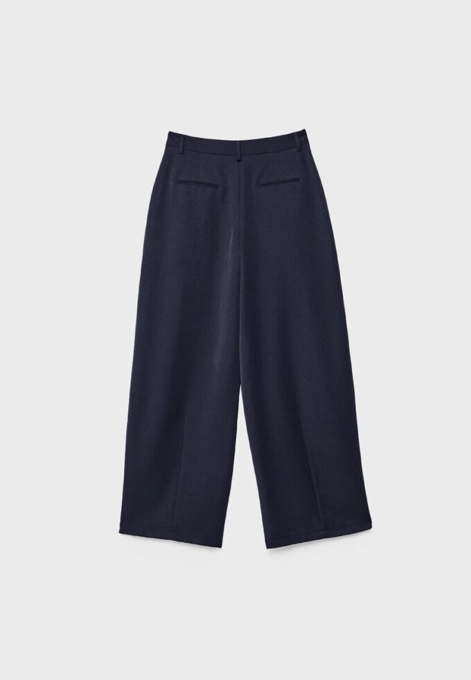 Pantalones elegantes de corte recto con pinzas Pantalones elegantes de corte recto con pinzas