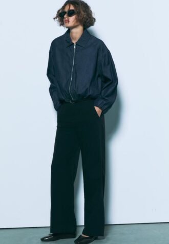 Pantalones elegantes de corte recto y vuelo con cinturón