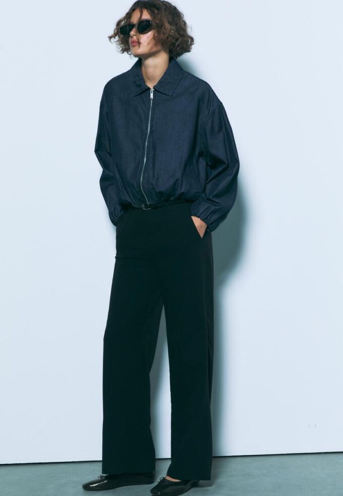 Pantalones elegantes de corte recto y vuelo con cinturón Pantalones elegantes de corte recto y vuelo con cinturón