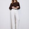 Pantalones elegantes de corte recto y vuelo con cinturón Pantalones elegantes de corte recto y vuelo con cinturón