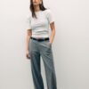 Pantalones elegantes de corte recto y vuelo con cinturón Pantalones elegantes de corte recto y vuelo con cinturón