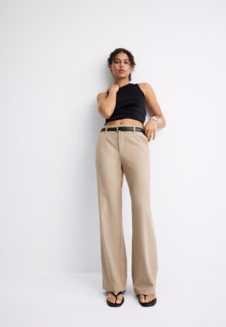 Pantalones elegantes de corte recto y vuelo con cinturón