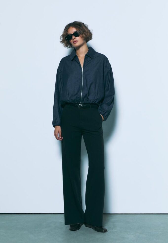 Pantalones elegantes de corte recto y vuelo con cinturón Pantalones elegantes de corte recto y vuelo con cinturón