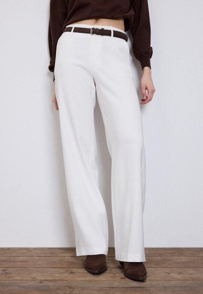 Pantalones elegantes de corte recto y vuelo con cinturón Pantalones elegantes de corte recto y vuelo con cinturón