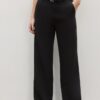 Pantalones elegantes de corte recto y vuelo con cinturón Pantalones elegantes de corte recto y vuelo con cinturón