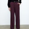 Pantalones elegantes de corte recto y vuelo con cinturón Pantalones elegantes de corte recto y vuelo con cinturón