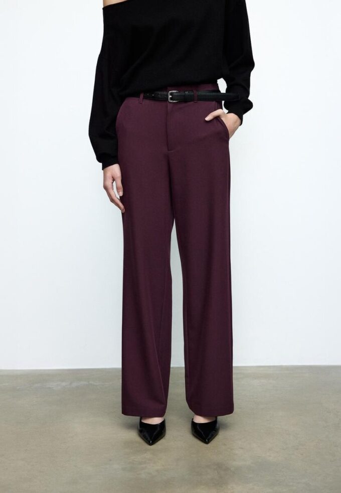 Pantalones elegantes de corte recto y vuelo con cinturón Pantalones elegantes de corte recto y vuelo con cinturón