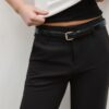 Pantalones elegantes de corte recto y vuelo con cinturón Pantalones elegantes de corte recto y vuelo con cinturón
