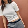 Pantalones elegantes de corte recto y vuelo con cinturón Pantalones elegantes de corte recto y vuelo con cinturón