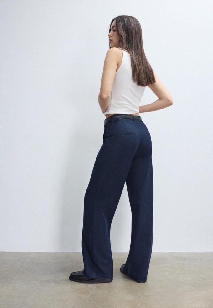 Pantalones elegantes de corte recto y vuelo con cinturón Pantalones elegantes de corte recto y vuelo con cinturón