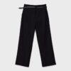 Pantalones elegantes de corte recto y vuelo con cinturón Pantalones elegantes de corte recto y vuelo con cinturón