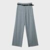 Pantalones elegantes de corte recto y vuelo con cinturón Pantalones elegantes de corte recto y vuelo con cinturón