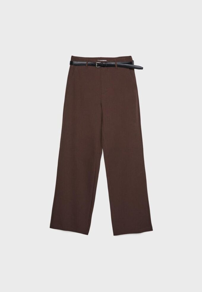 Pantalones elegantes de corte recto y vuelo con cinturón Pantalones elegantes de corte recto y vuelo con cinturón