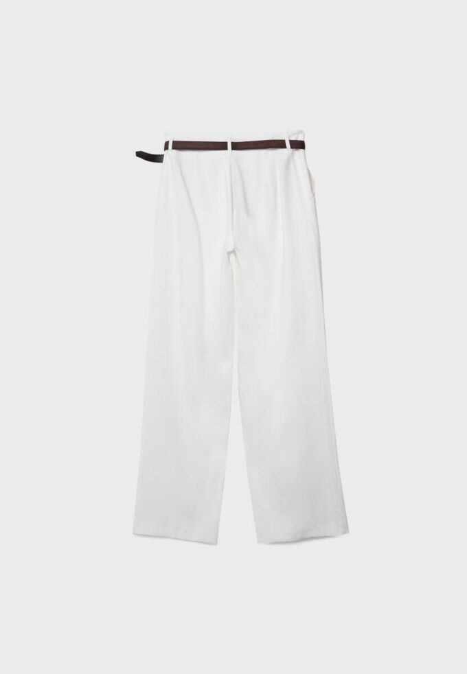 Pantalones elegantes de corte recto y vuelo con cinturón Pantalones elegantes de corte recto y vuelo con cinturón
