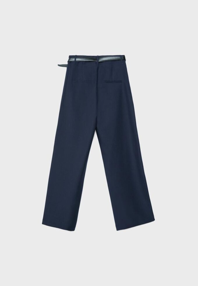 Pantalones elegantes de corte recto y vuelo con cinturón Pantalones elegantes de corte recto y vuelo con cinturón