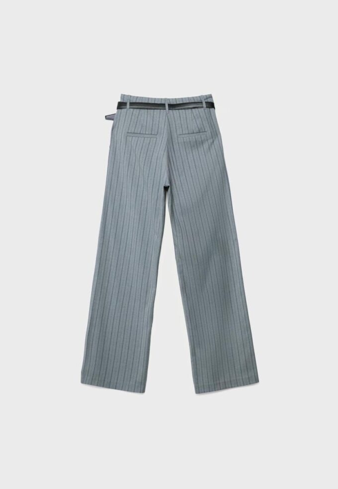 Pantalones elegantes de corte recto y vuelo con cinturón Pantalones elegantes de corte recto y vuelo con cinturón