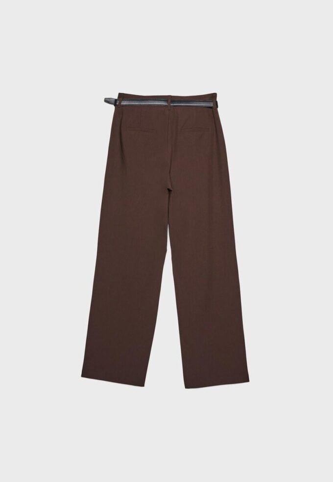 Pantalones elegantes de corte recto y vuelo con cinturón Pantalones elegantes de corte recto y vuelo con cinturón