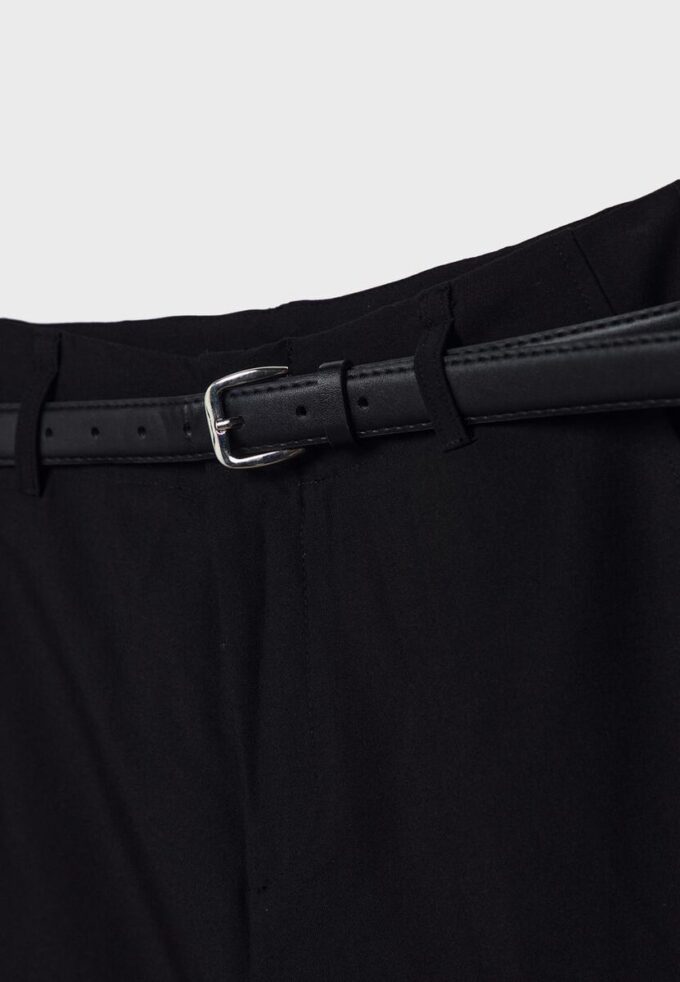 Pantalones elegantes de corte recto y vuelo con cinturón Pantalones elegantes de corte recto y vuelo con cinturón