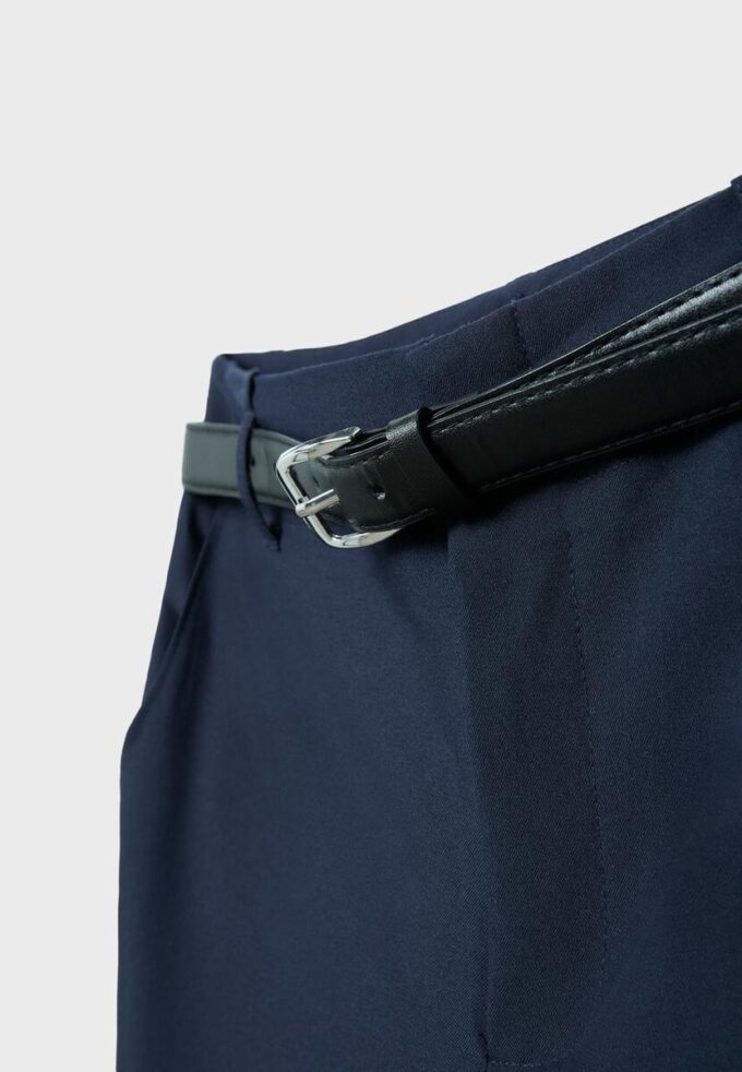 Pantalones elegantes de corte recto y vuelo con cinturón Pantalones elegantes de corte recto y vuelo con cinturón