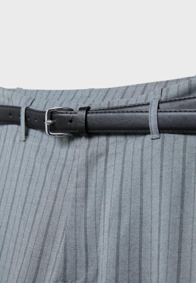 Pantalones elegantes de corte recto y vuelo con cinturón Pantalones elegantes de corte recto y vuelo con cinturón