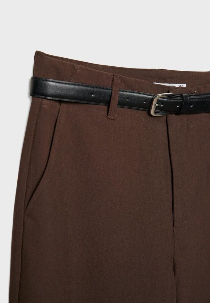 Pantalones elegantes de corte recto y vuelo con cinturón Pantalones elegantes de corte recto y vuelo con cinturón