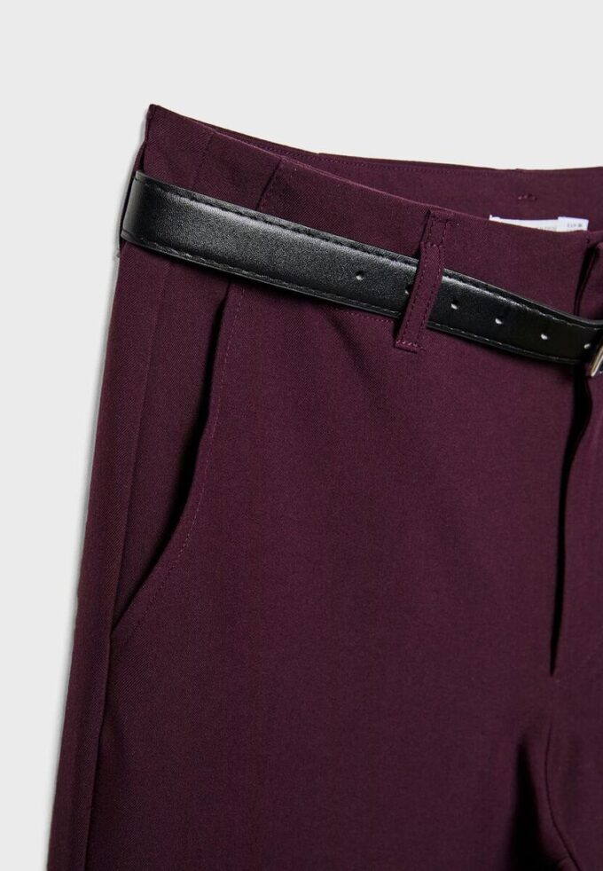Pantalones elegantes de corte recto y vuelo con cinturón Pantalones elegantes de corte recto y vuelo con cinturón