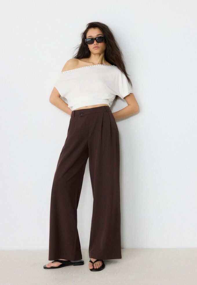 Pantalones elegantes informales a rayas con cintura cruzada Pantalones elegantes informales a rayas con cintura cruzada