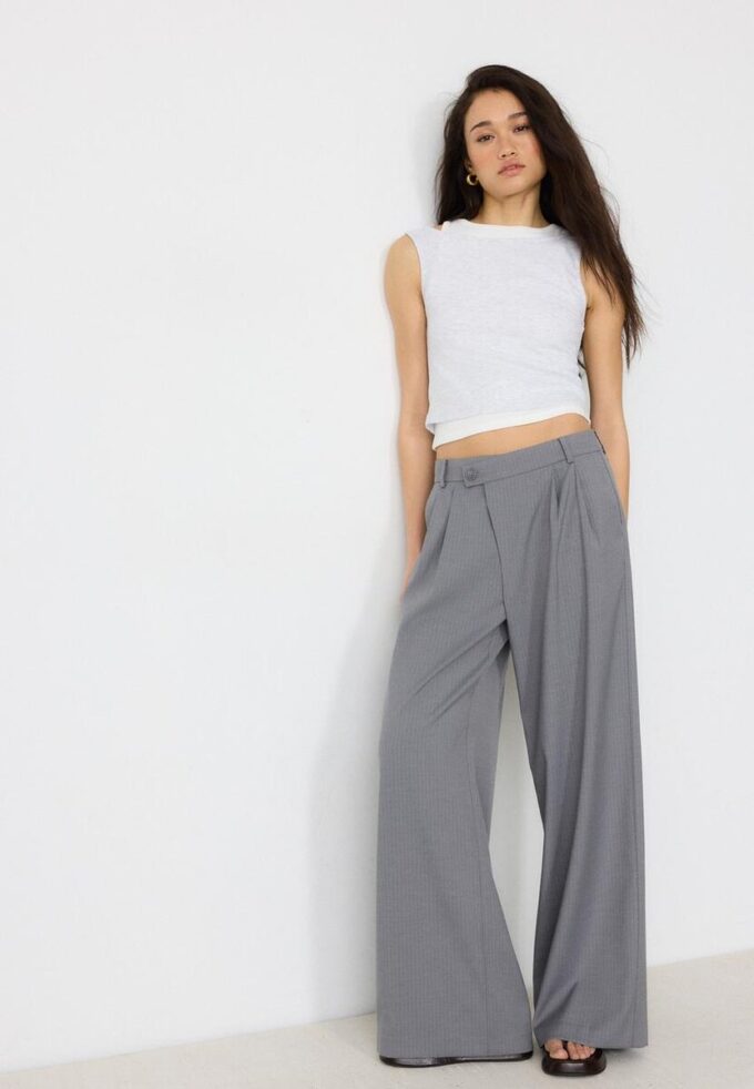 Pantalones elegantes informales a rayas con cintura cruzada Pantalones elegantes informales a rayas con cintura cruzada