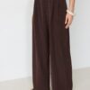 Pantalones elegantes informales a rayas con cintura cruzada Pantalones elegantes informales a rayas con cintura cruzada