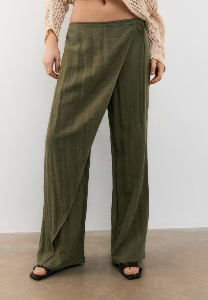 Pantalones envolventes fluidos