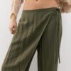 Pantalones envolventes fluidos