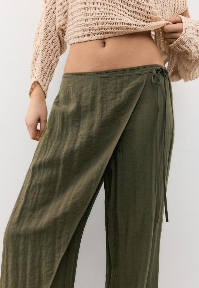 Pantalones envolventes fluidos