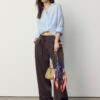 Pantalones fluidos con efecto arrugado y lazo Pantalones fluidos con efecto arrugado y lazo