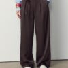 Pantalones fluidos con efecto arrugado y lazo Pantalones fluidos con efecto arrugado y lazo